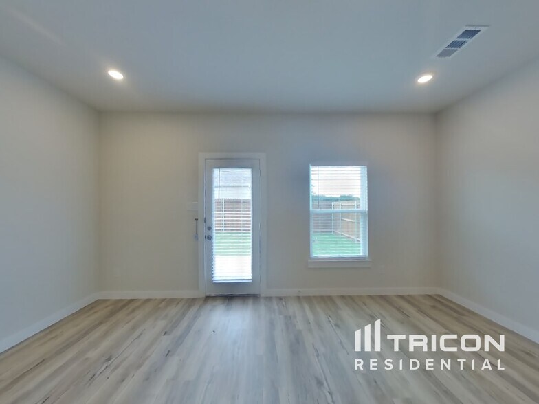 Building Photo - 354 Fire Rock Dr