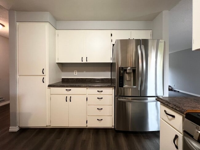 Building Photo - Charming 3-Bed, 2-Bath Retreat!