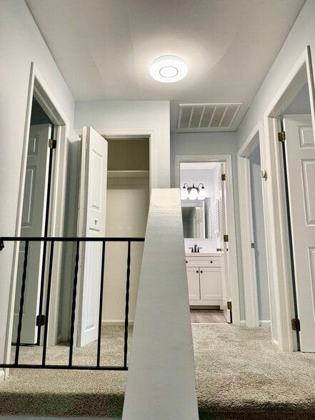 2nd floor hallway - 1984 Cricklewood Cv