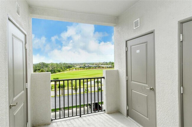 Building Photo - 12180 Wellen Golf St