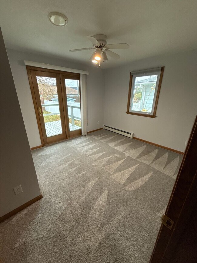 Building Photo - 1021 5th Ave SW