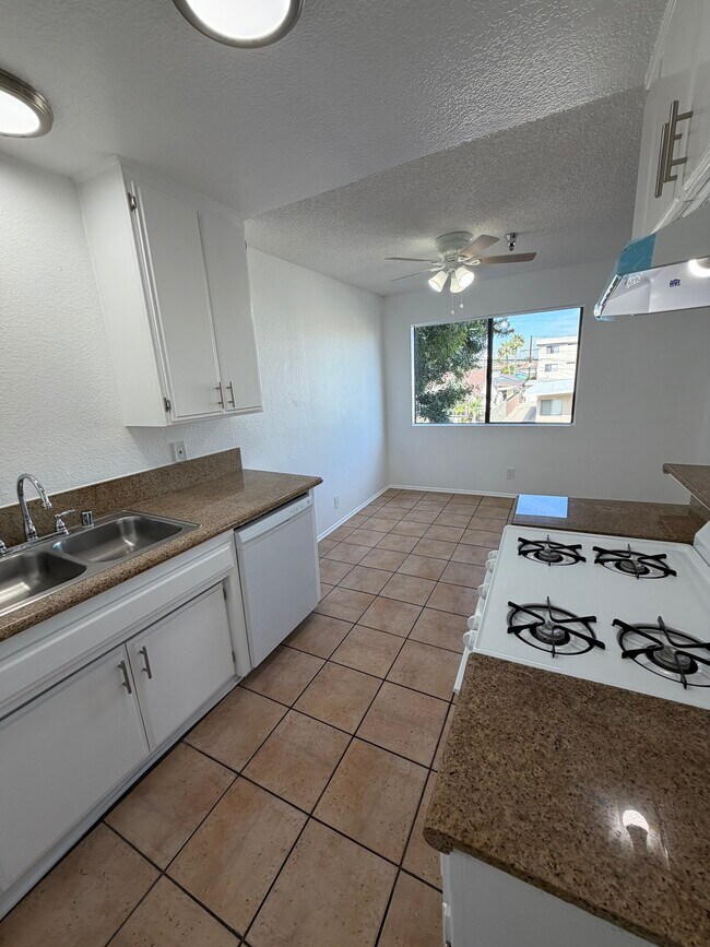 Building Photo - 4840 W 118th St