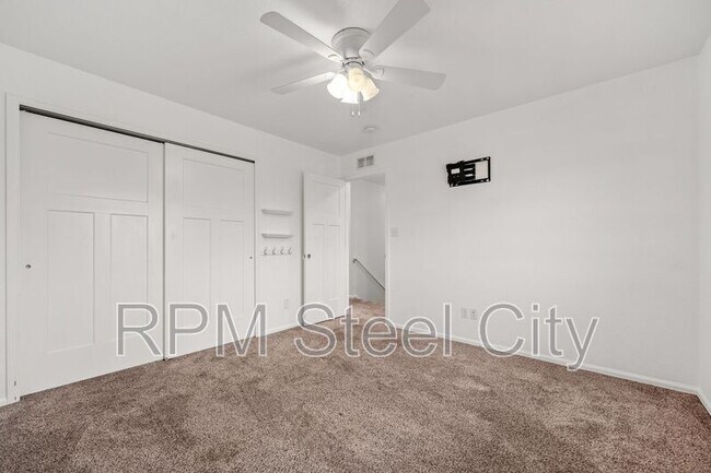 Building Photo - 868 E Sandusky Dr