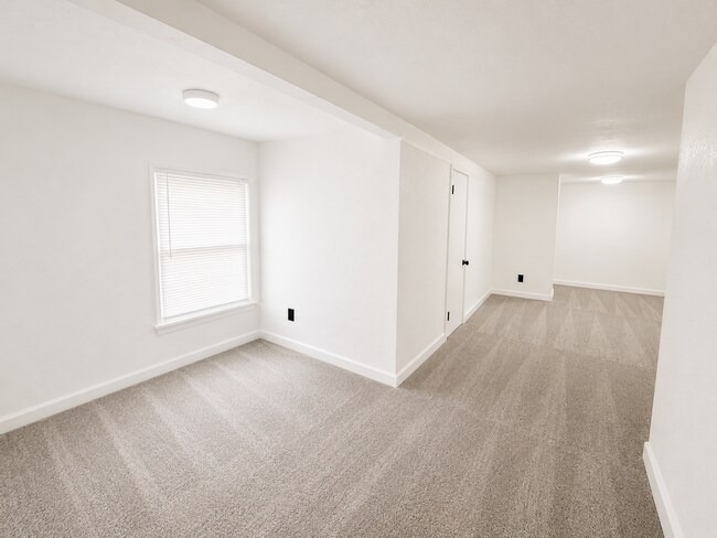 Building Photo - Charming 3 Bed, 2 Bath Home with Detached 2-Car Garage