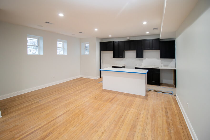 Building Photo - 649 E Groveland Park