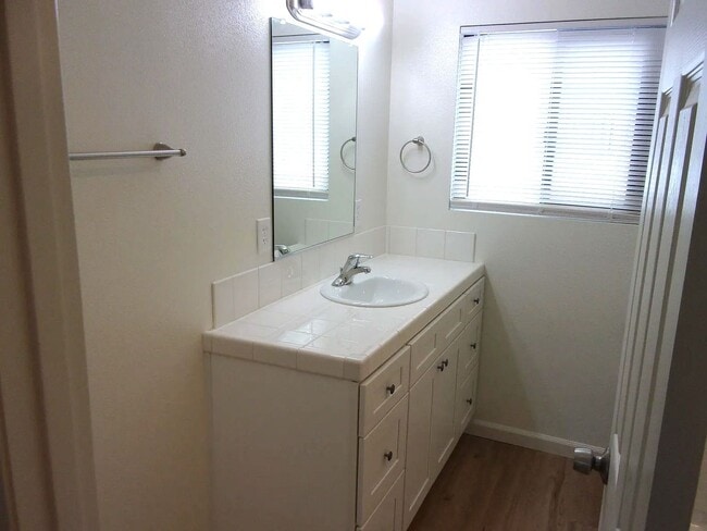 Building Photo - Updated and Renovated 2-Bedroom Townhouse in Lompoc