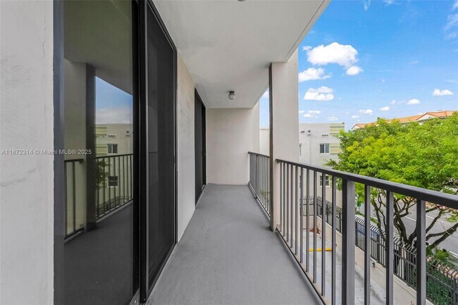Building Photo - 2625 Collins Ave