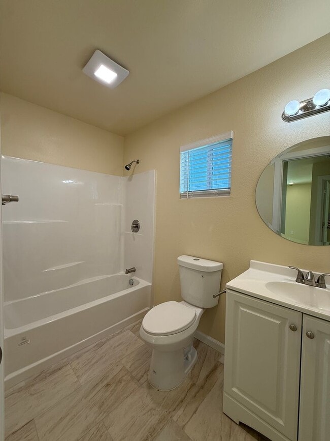 Building Photo - M12150