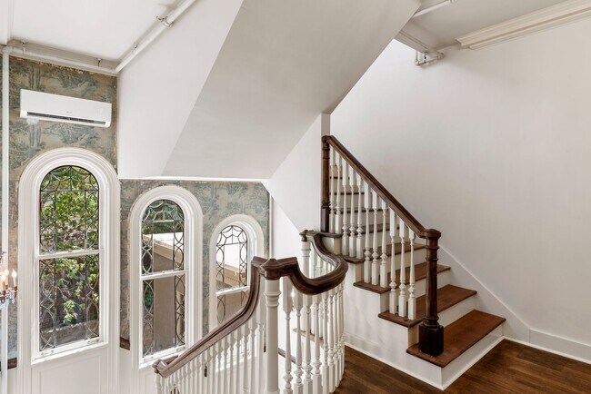 Building Photo - All-Utilities-Included Studio in Historic Bristol Manor | Pet Friendly