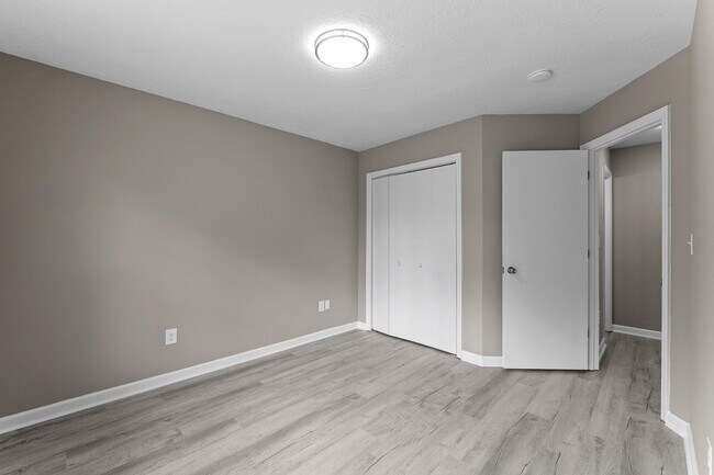 Building Photo - 1856 S Barton Dr