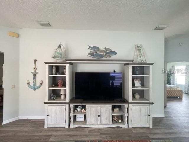 Building Photo - 2427 Chestnut Terrace