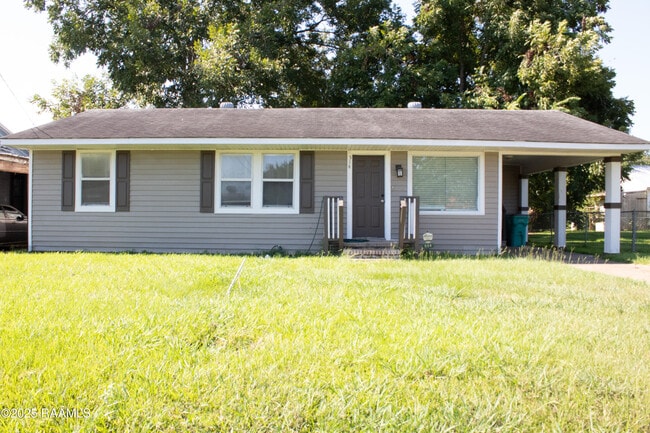 Building Photo - 514 Perry Ln