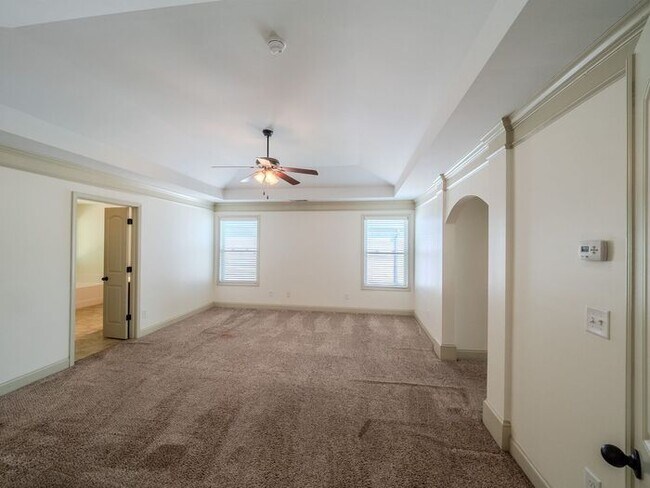 Building Photo - 512 Watercourse Way