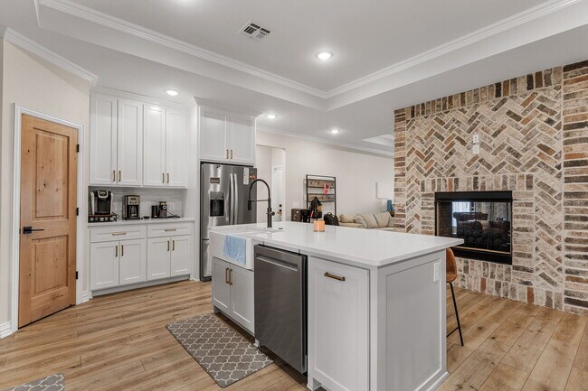 Building Photo - 304 Mariners Wy