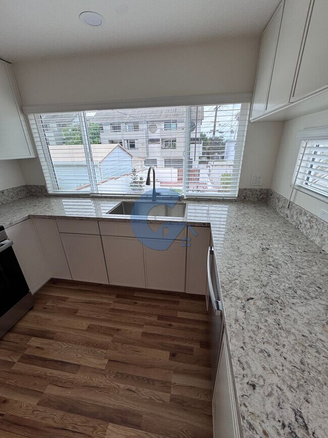 Building Photo - Newly renovated 3 Bed/2.5 Bath Home in Pacific Beach for rent!