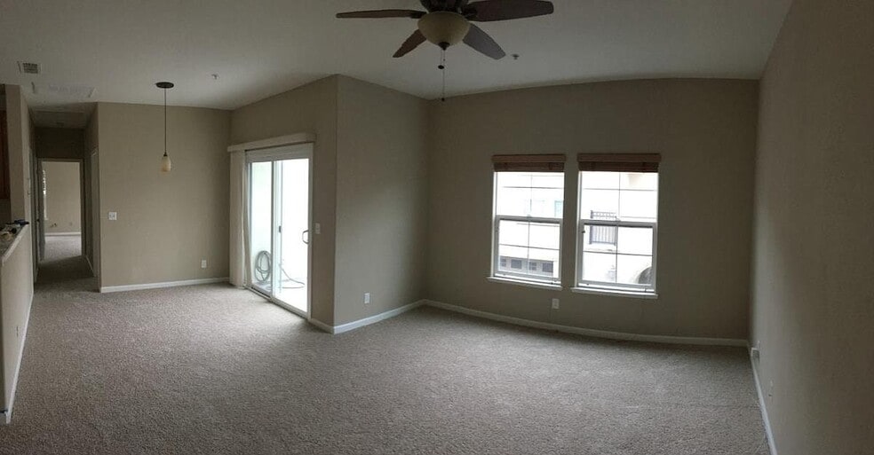 Building Photo - 3301 N Park Dr