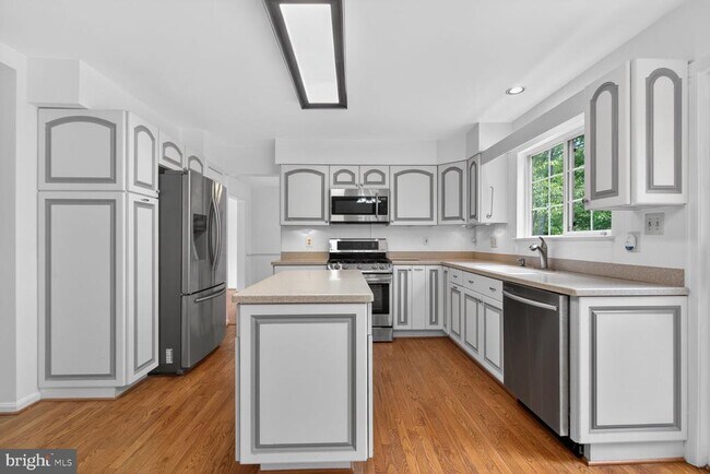 Building Photo - 10545 Winged Elm Cir