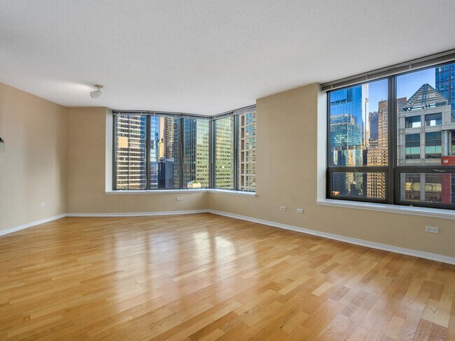 Building Photo - 400 N La Salle Dr