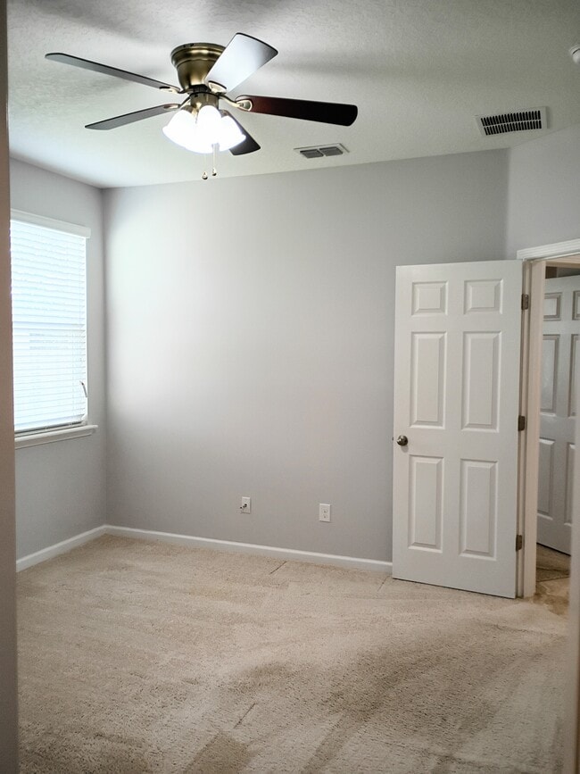 Building Photo - 112 Goldenrod Lake Dr