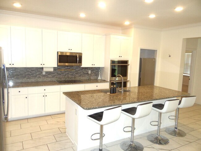 Building Photo - Spacious 4/3/3 home in Mirada