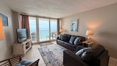 Building Photo - 7205 Thomas Dr