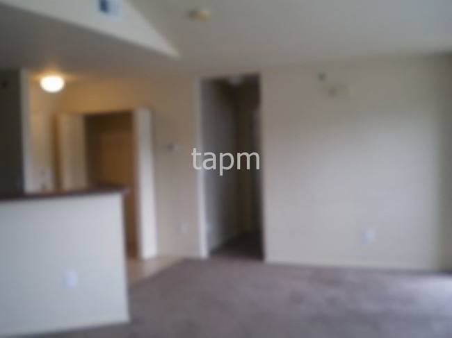 Building Photo - Open, 2bedroom Condo pet friendly