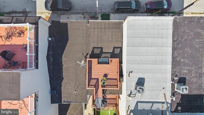 Building Photo - 1005 Baylis St