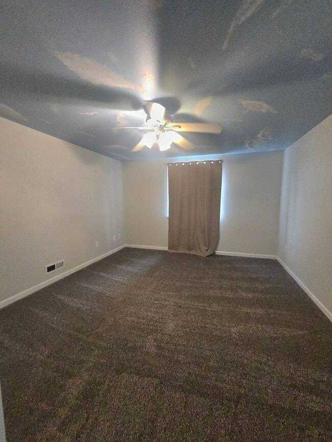 Building Photo - Amazing 4 bed/3 bath home