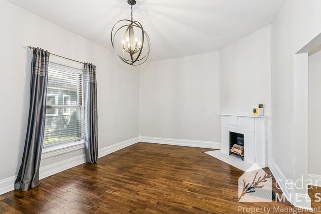 Building Photo - EXTRAORDINARY historic rental opportunity in Delano!!!!!! Move in Special!