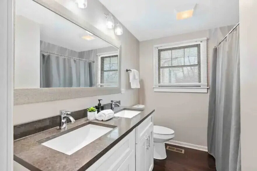 Building Photo - 1401 W Weathersfield Way