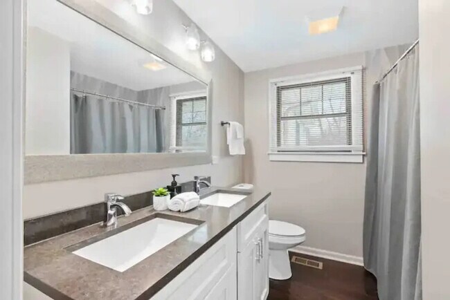 Building Photo - 1401 W Weathersfield Way