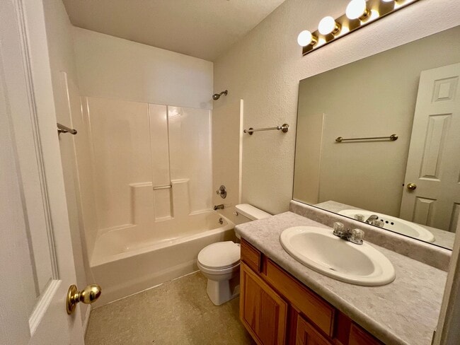 Building Photo - Townhome for Rent in New Castle