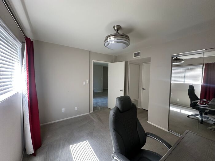 Building Photo - 5525 E Thomas Rd