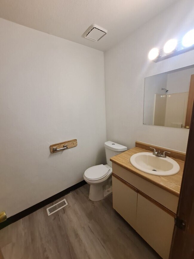 Building Photo - 2005 Carlee Dr