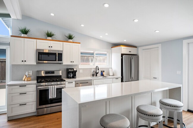 Building Photo - 2407 Pierpont Blvd