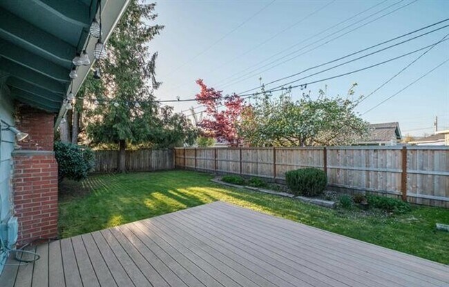 Building Photo - Charming One-Level Home with Private Yard ...