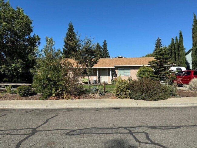 Building Photo - Beautiful Home in Southwest Woodland Cul-d...