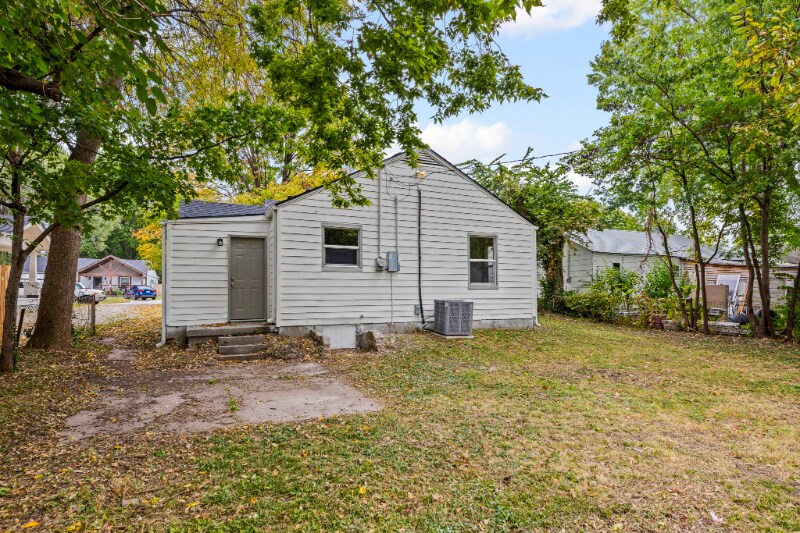 Building Photo - 4407 S Ocheltree St