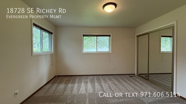Building Photo - 18728 SE Richey Rd