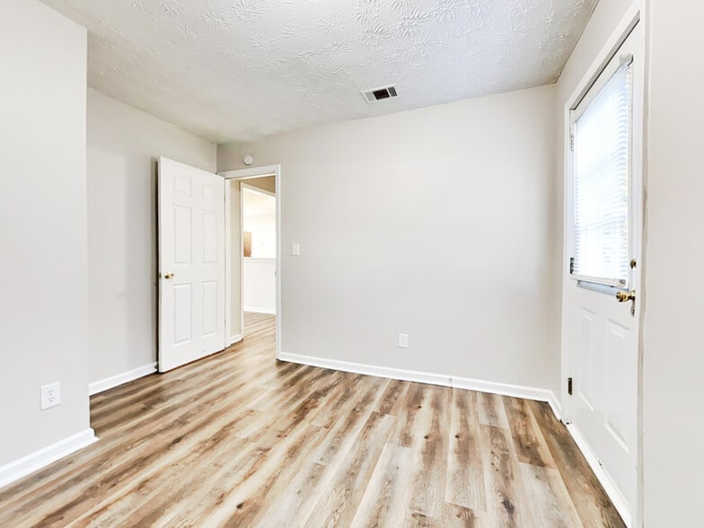 Building Photo - 200 Adam Cir