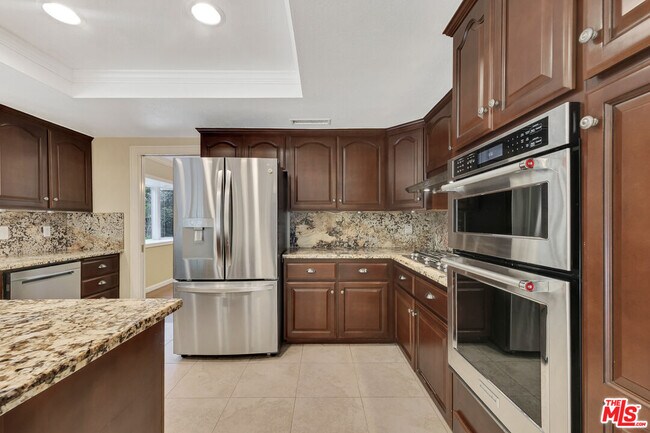 Building Photo - 11040 Salt Lake Ave