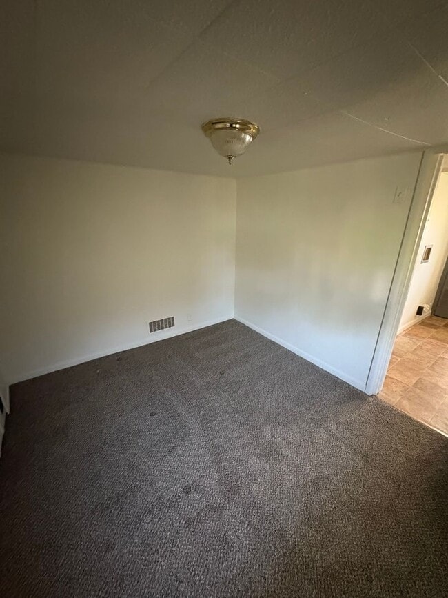 Building Photo - Single Family Home
