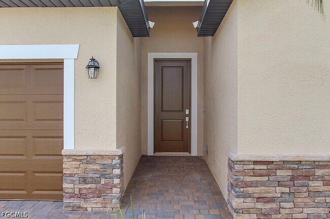 Building Photo - 14882 Portico Blvd