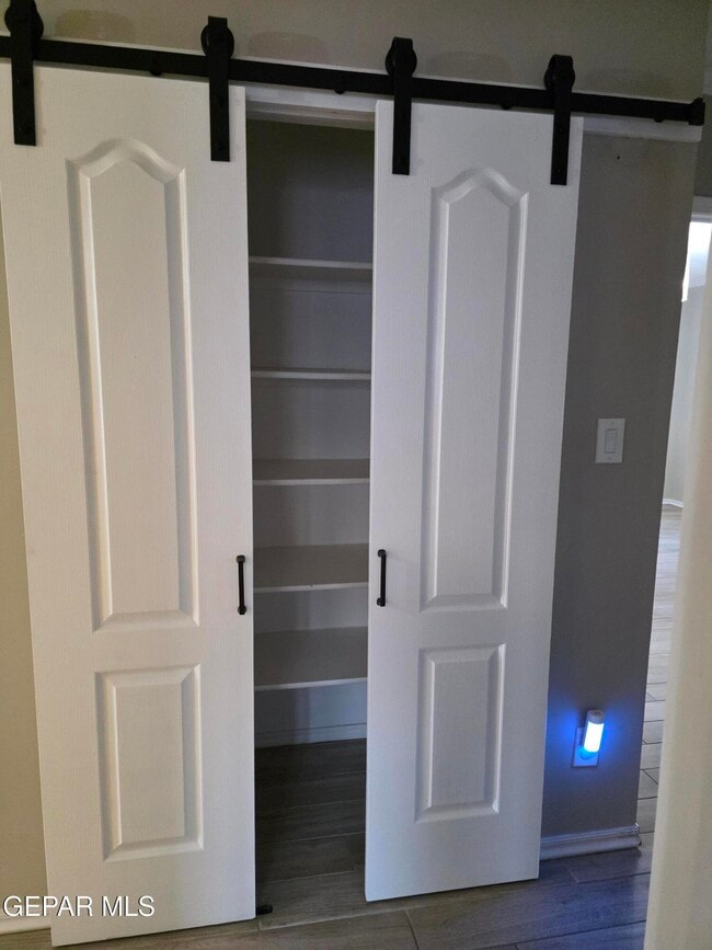 Building Photo - 12105 Royal Woods Dr