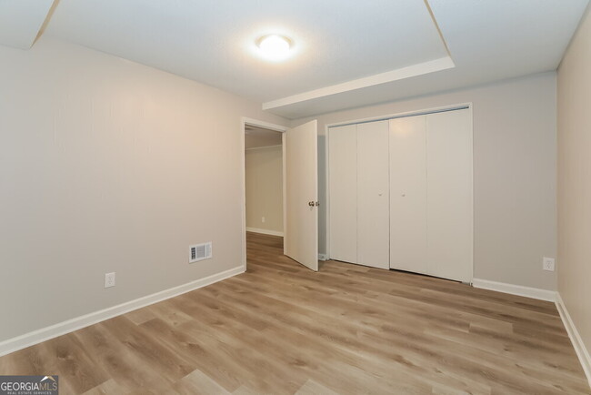 Building Photo - 3860 Ferncliff Rd SW