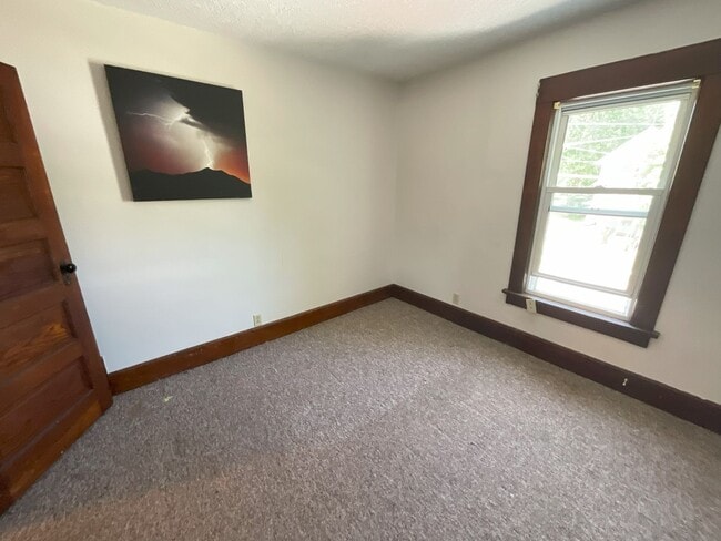 Building Photo - One Bedroom, Upstairs Duplex