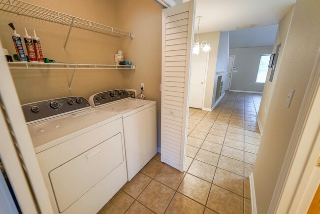 Building Photo - 2738 W Tharpe St