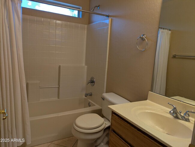 Building Photo - 10399 E Hillery Dr