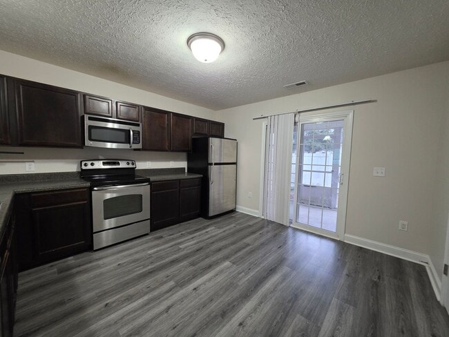 Building Photo - 521 Cider Hill Rd