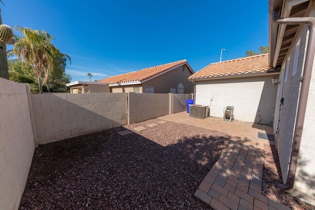 Building Photo - Charming 4 bed, 2 bath home in Chandler!